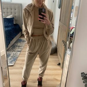 In excellent like new condition, SKIMS velour sweatsuit